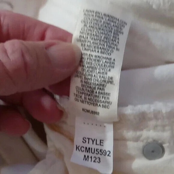 DKNY Jeans women's size 8 white Distress jeans - Picture 11 of 16